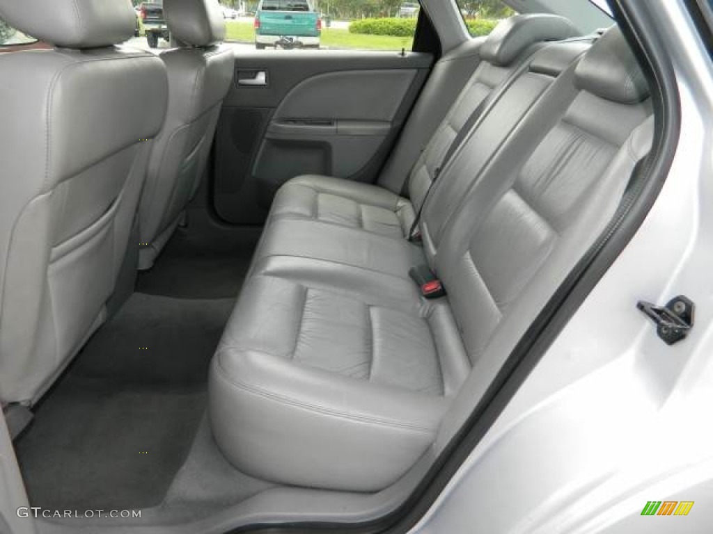 2005 Ford Five Hundred SEL Rear Seat Photo #82640888