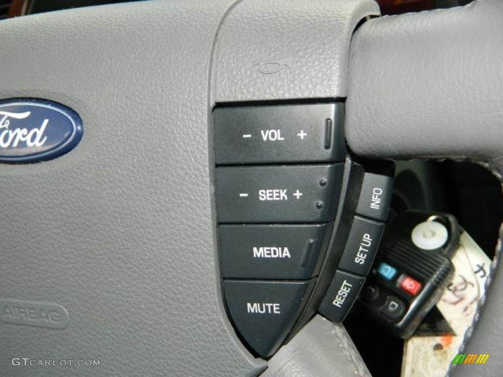 2005 Ford Five Hundred SEL Controls Photo #82641054