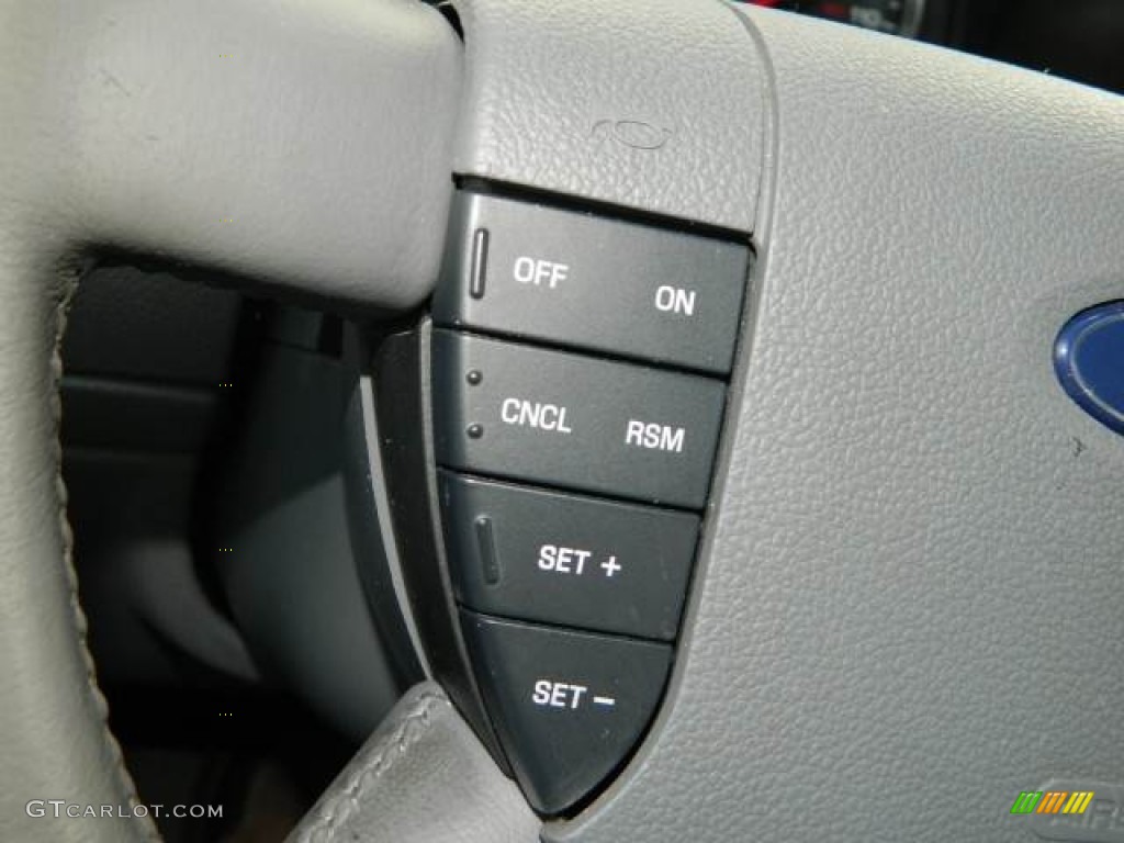 2005 Ford Five Hundred SEL Controls Photo #82641079