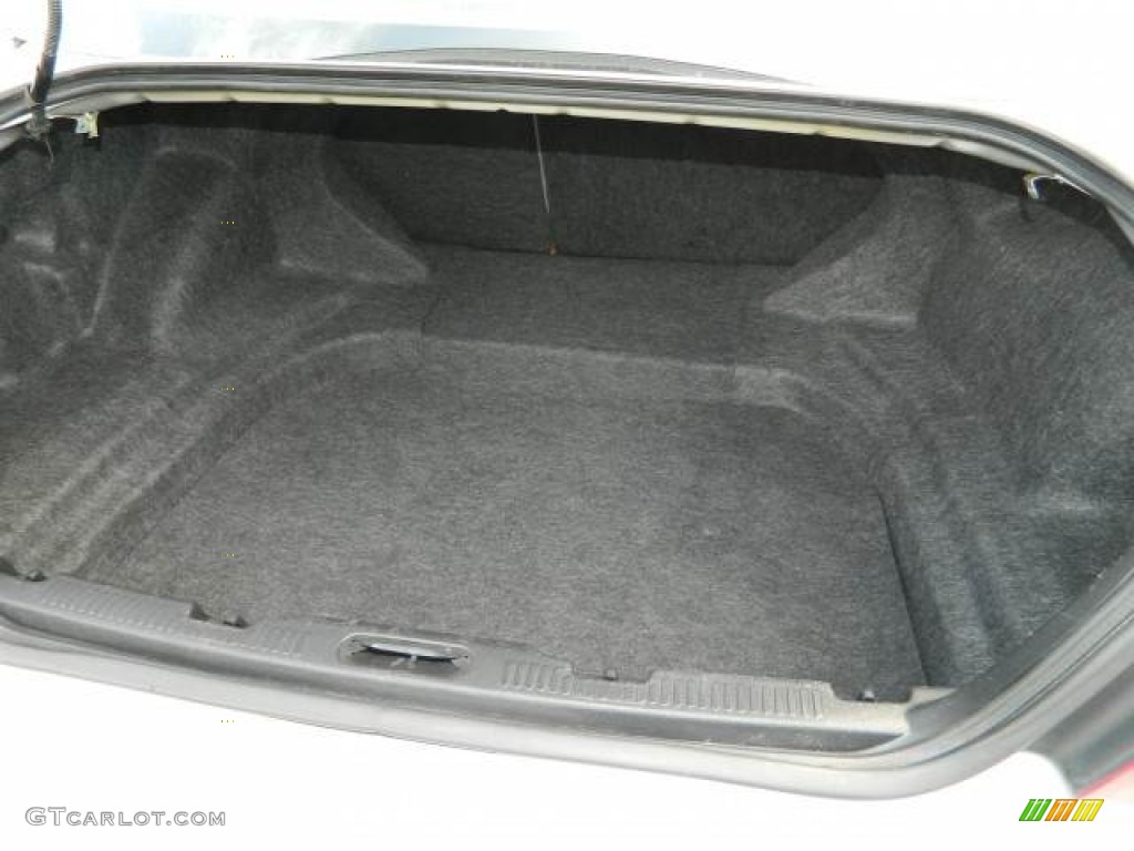 2005 Ford Five Hundred SEL Trunk Photos