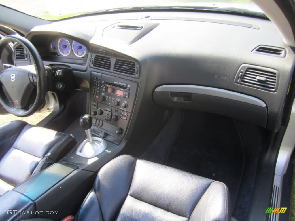 2004 Volvo V70 R AWD Dashboard Photos