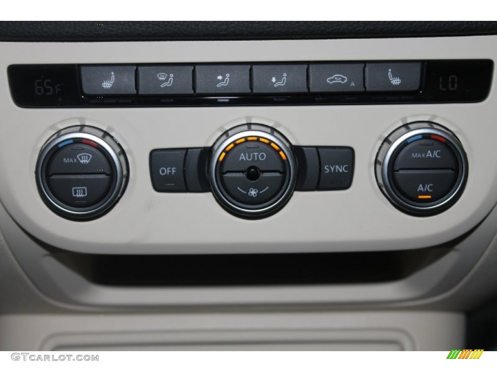 2013 Volkswagen Tiguan SE 4Motion Controls Photo #82656333