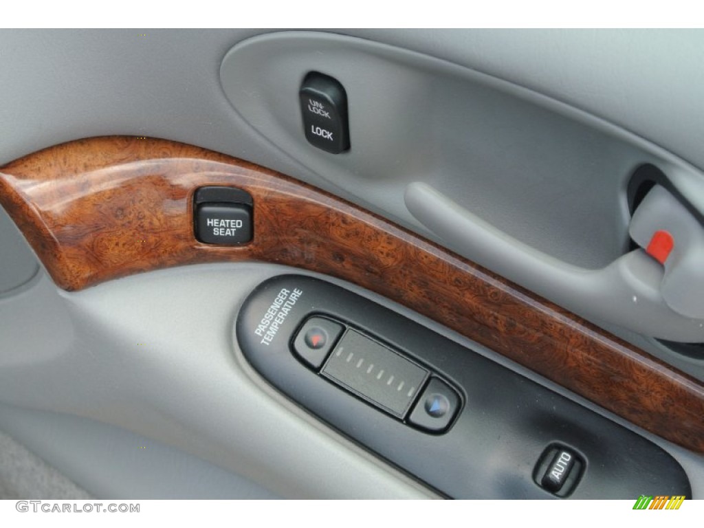 2002 Buick LeSabre Limited Controls Photo #82659454