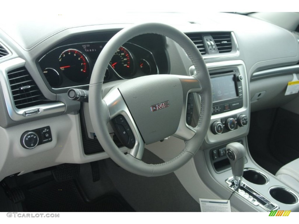 2013 GMC Acadia SLE Dashboard Photos