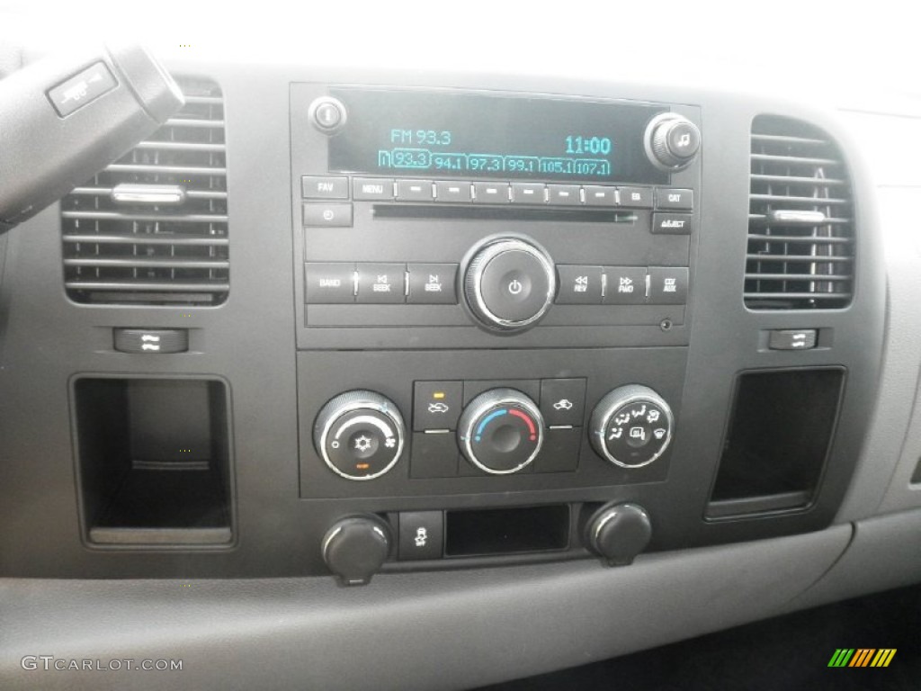2013 GMC Sierra 1500 SL Crew Cab Controls Photo #82662799