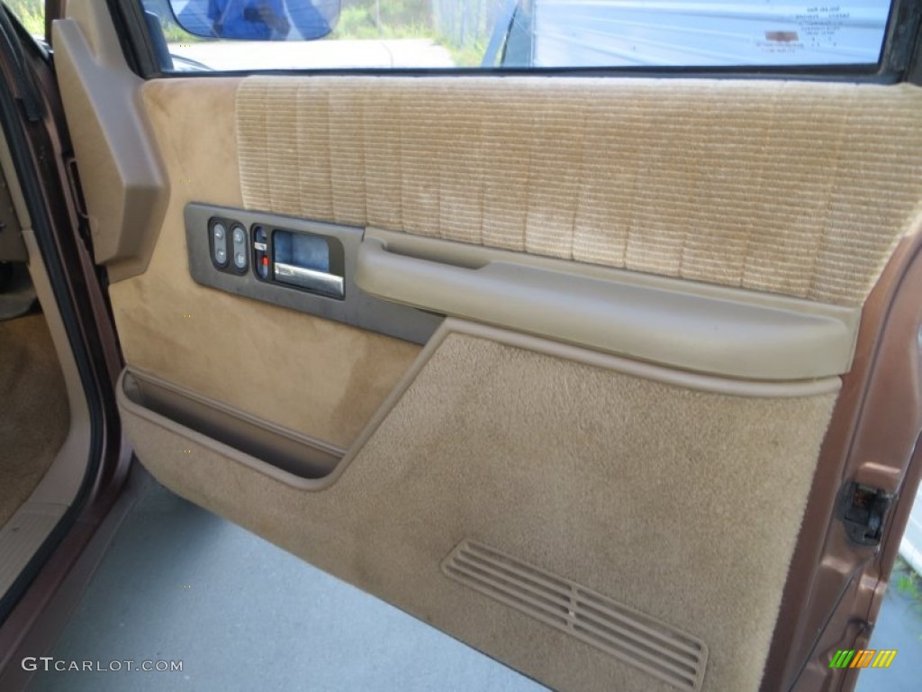 1994 Chevrolet C/K C1500 Regular Cab Beige Door Panel Photo #82667788