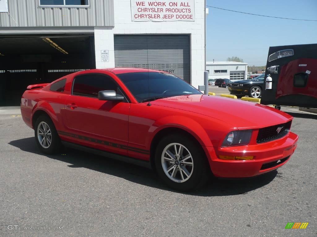 2005 Mustang V6 Premium Coupe - Torch Red / Dark Charcoal photo #3