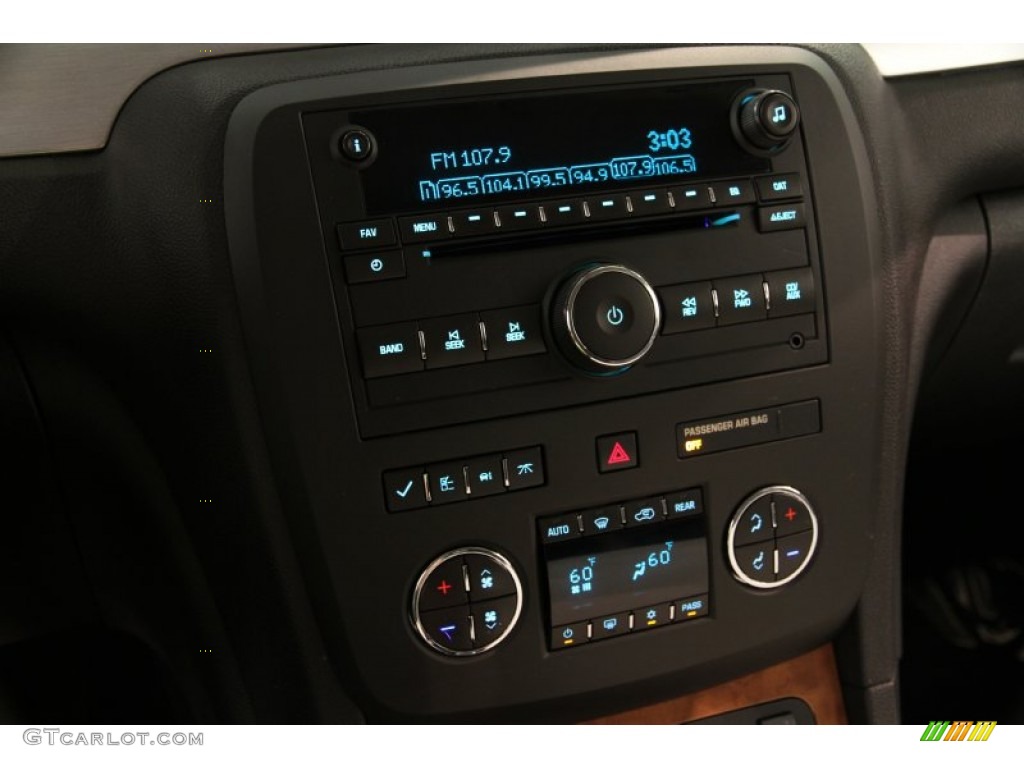 2009 Buick Enclave CXL Controls Photos