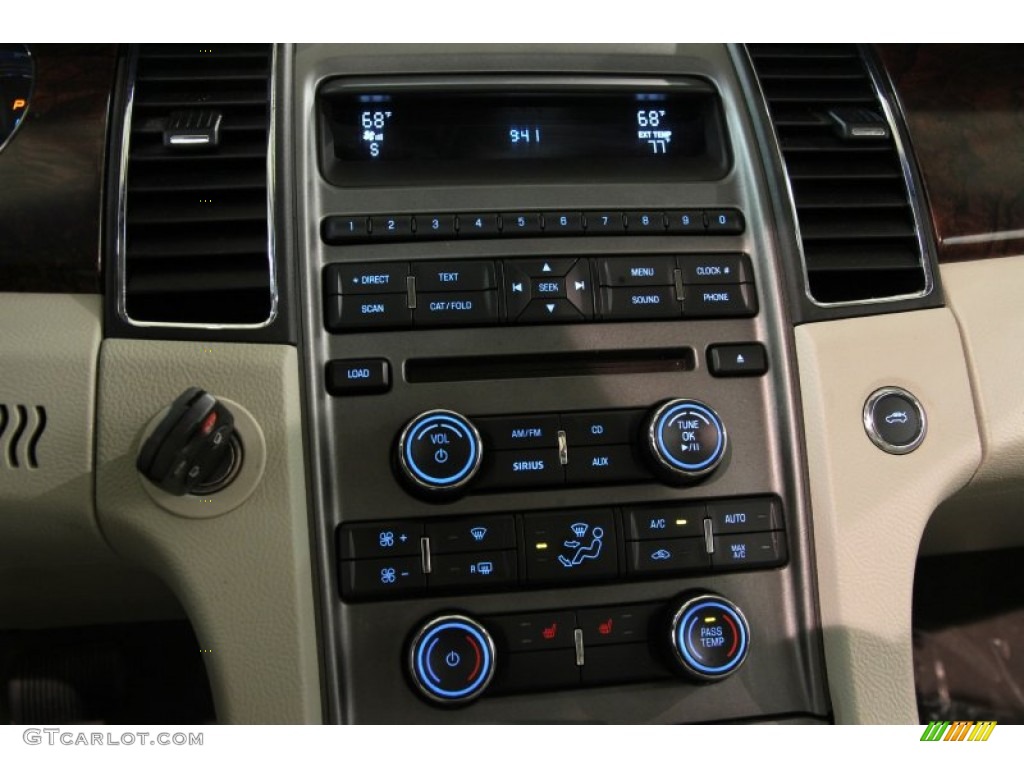 2010 Ford Taurus SEL Controls Photo #82676119