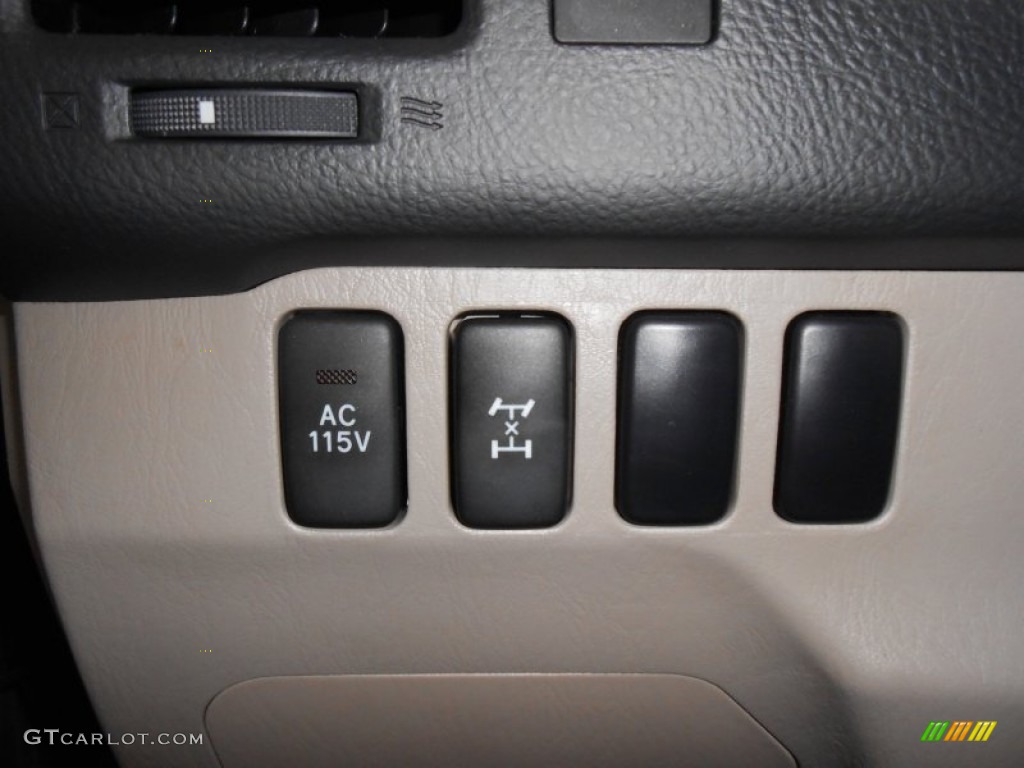 2004 Toyota 4Runner Limited 4x4 Controls Photos