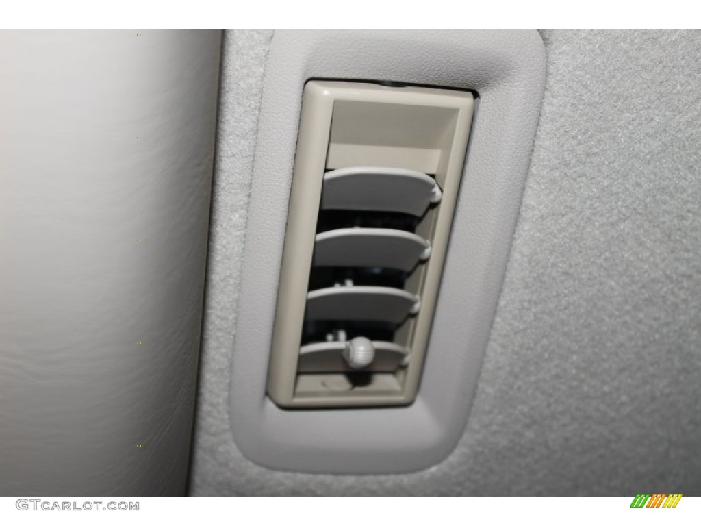 2002 Land Cruiser  - Natural White / Ivory photo #30