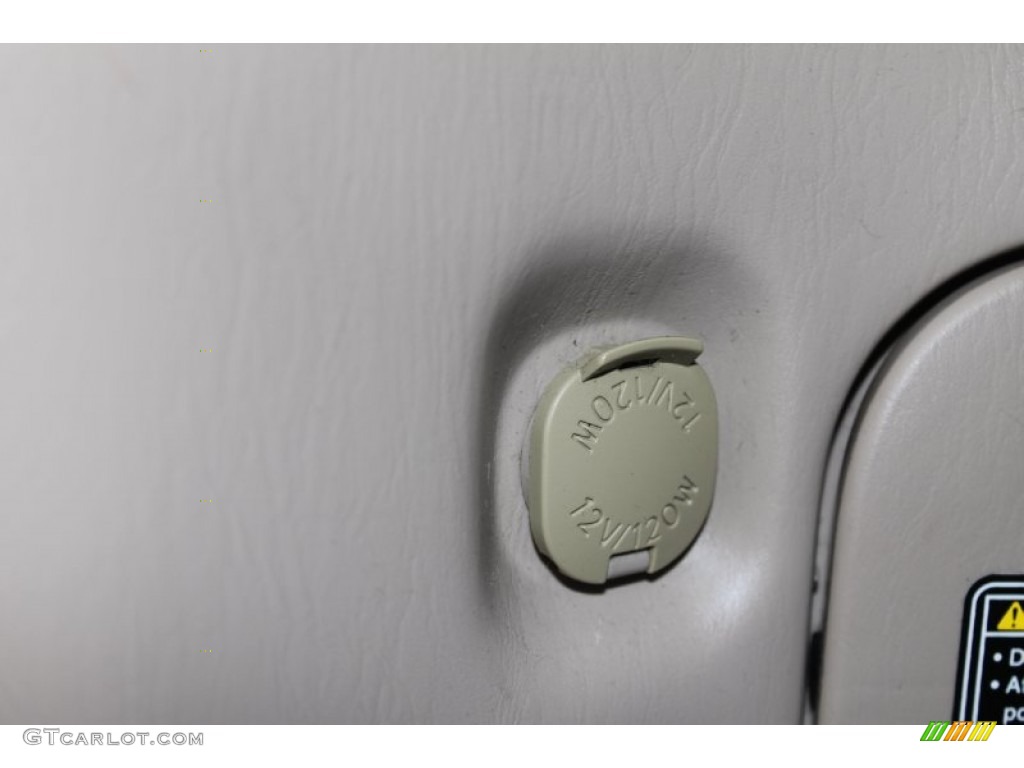 2002 Land Cruiser  - Natural White / Ivory photo #32