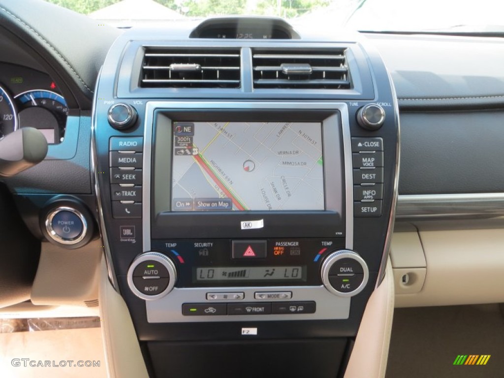 2013 Camry Hybrid XLE - Champagne Mica / Ivory photo #28