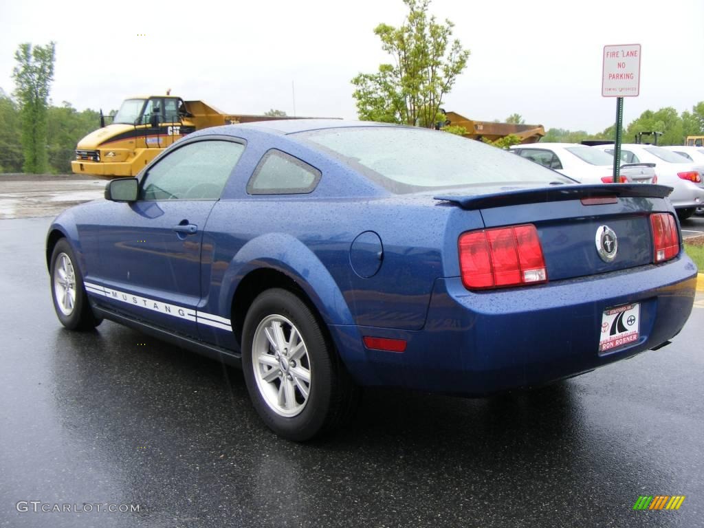 2007 Mustang V6 Deluxe Coupe - Vista Blue Metallic / Light Graphite photo #4