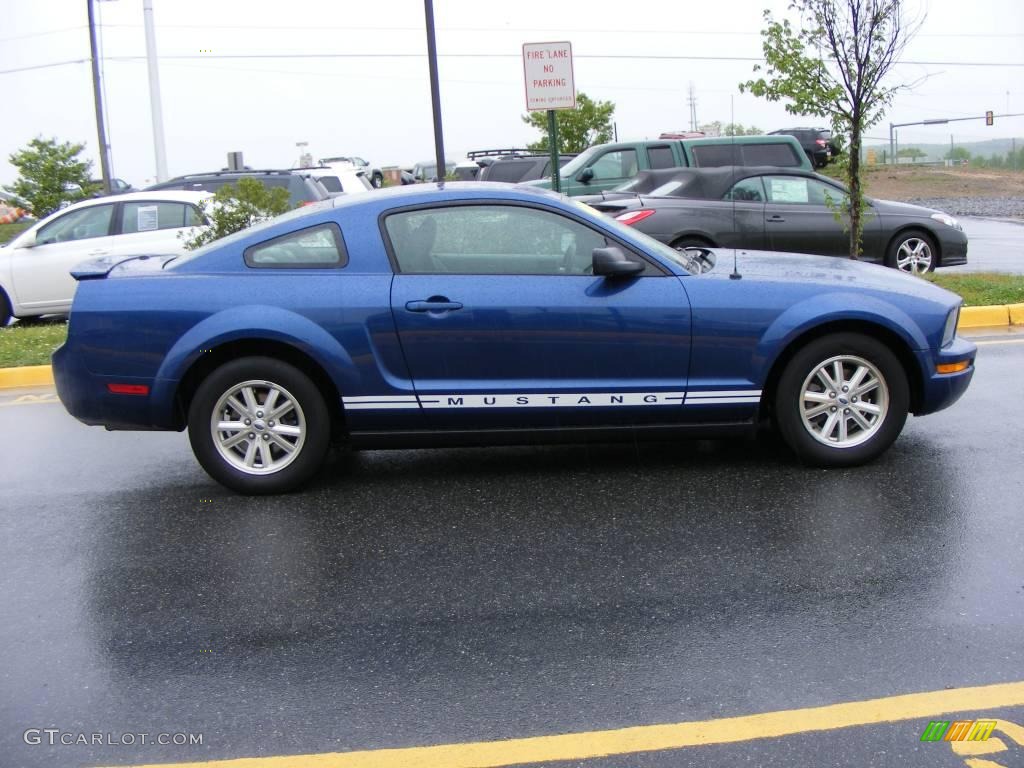2007 Mustang V6 Deluxe Coupe - Vista Blue Metallic / Light Graphite photo #16