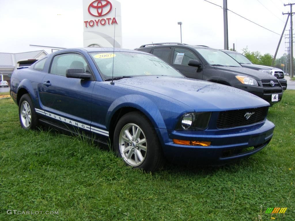 2007 Mustang V6 Deluxe Coupe - Vista Blue Metallic / Light Graphite photo #17