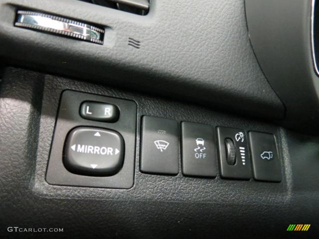 2011 Toyota Highlander SE 4WD Controls Photos