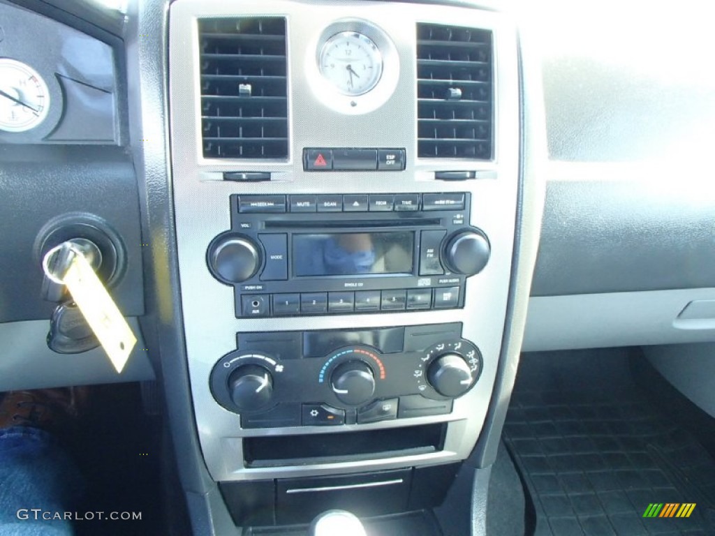 2007 300 Touring AWD - Inferno Red Crystal Pearlcoat / Dark Slate Gray/Light Slate Gray photo #16