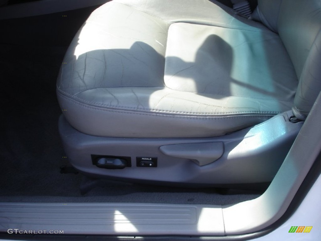 2002 Sable LS Premium Sedan - Vibrant White / Medium Graphite photo #10
