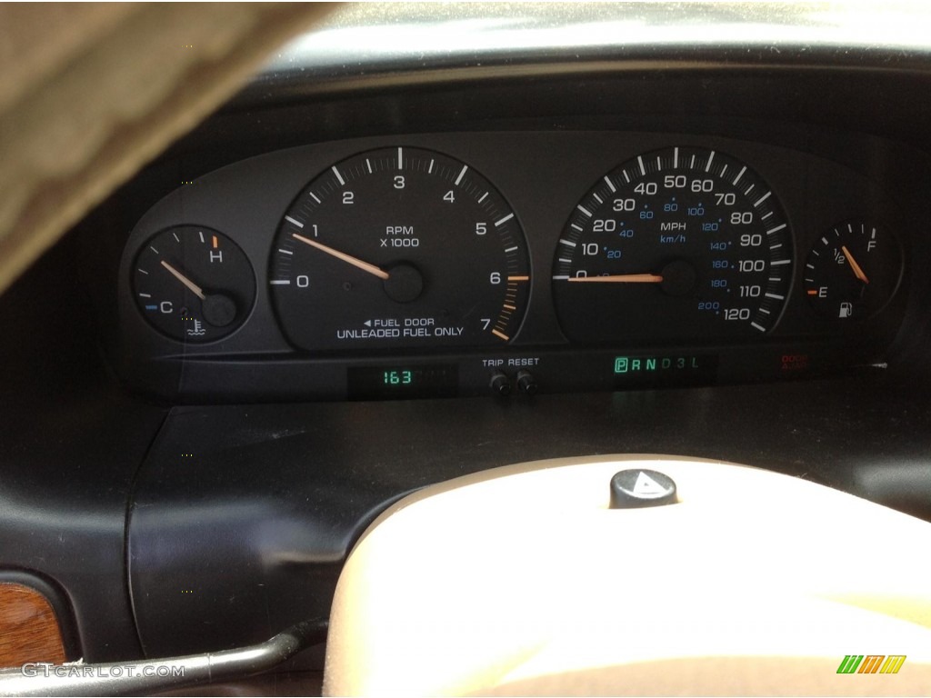 1996 Grand Caravan LE - White / Beige photo #6