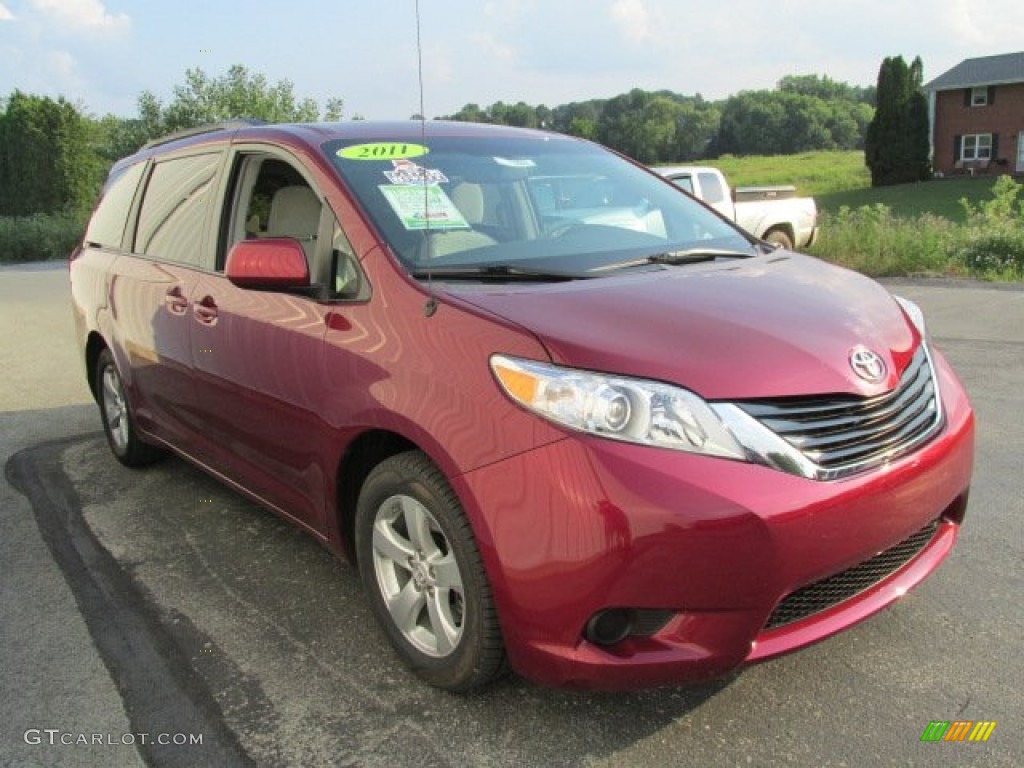 2011 Sienna LE - Salsa Red Pearl / Light Gray photo #4