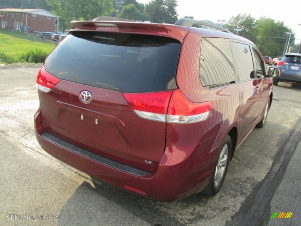2011 Sienna LE - Salsa Red Pearl / Light Gray photo #6