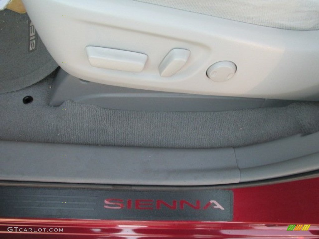 2011 Sienna LE - Salsa Red Pearl / Light Gray photo #11