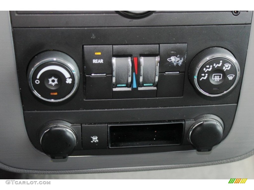 2009 Chevrolet Tahoe LS 4x4 Controls Photo #82710181