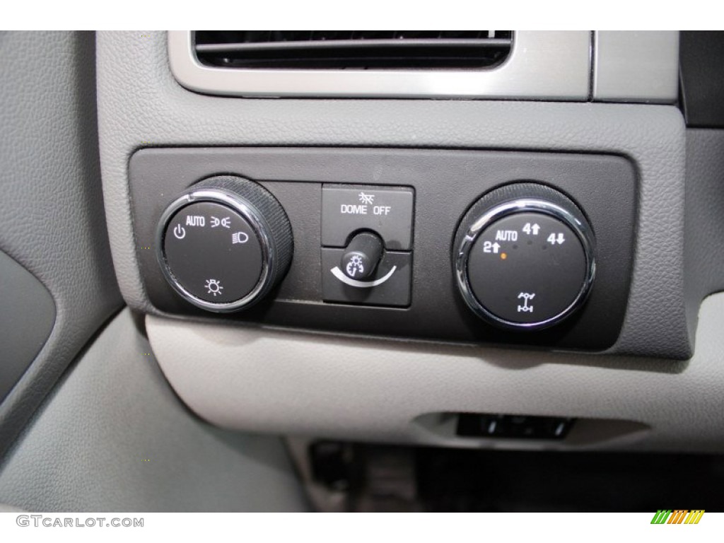 2009 Chevrolet Tahoe LS 4x4 Controls Photo #82710223
