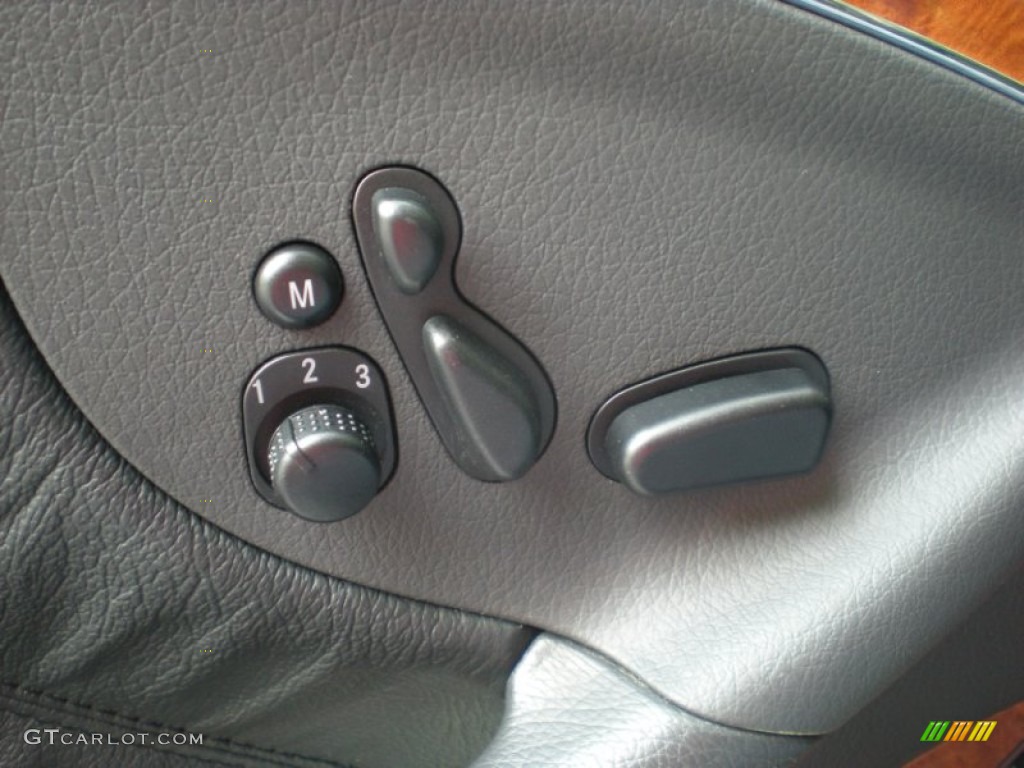 2004 Mercedes-Benz CLK 500 Coupe Controls Photos