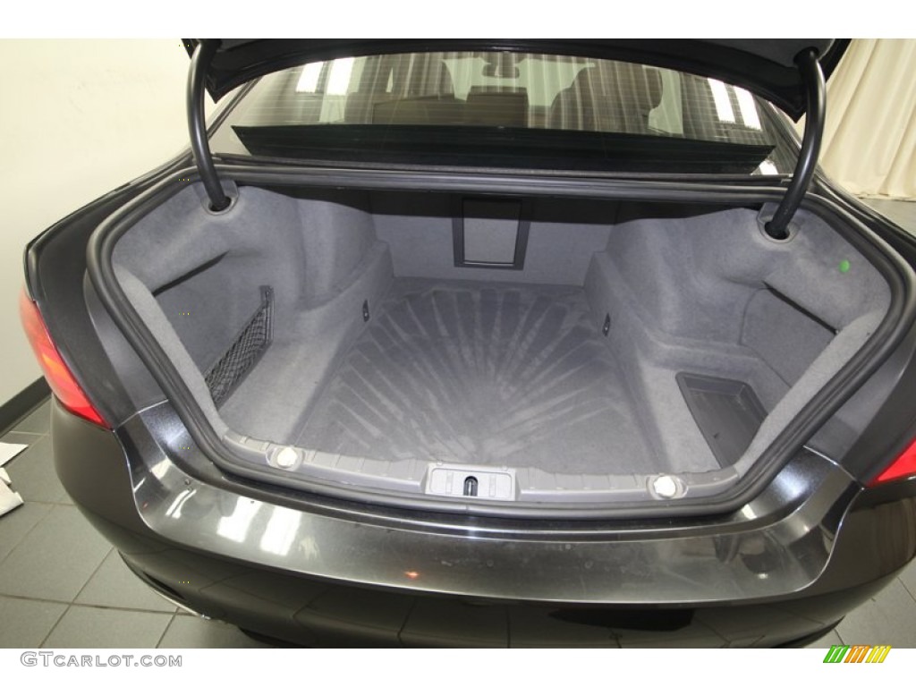 2010 BMW 7 Series 750Li Sedan Trunk Photos
