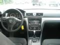 Black - Passat 2.5L S Photo No. 3