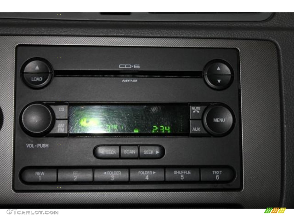 2005 Ford Focus ZX4 S Sedan Audio System Photos