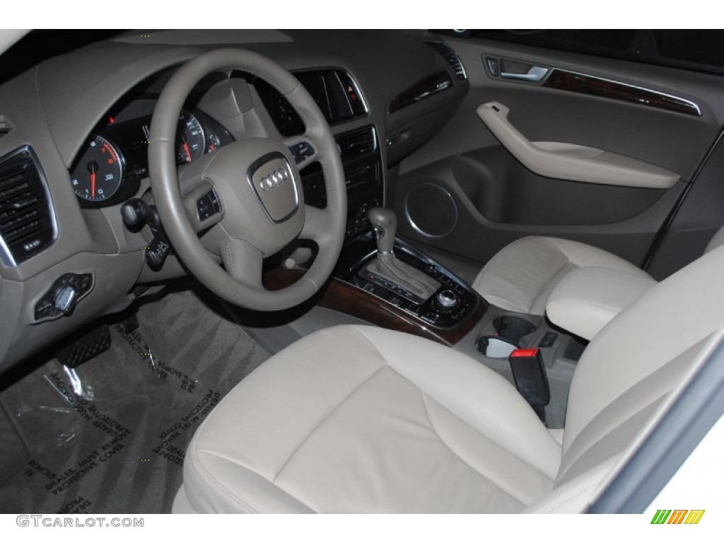 Cardamom Beige Interior 2010 Audi Q5 3.2 quattro Photo #82725688