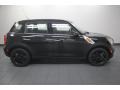Absolute Black - Cooper Countryman Photo No. 2