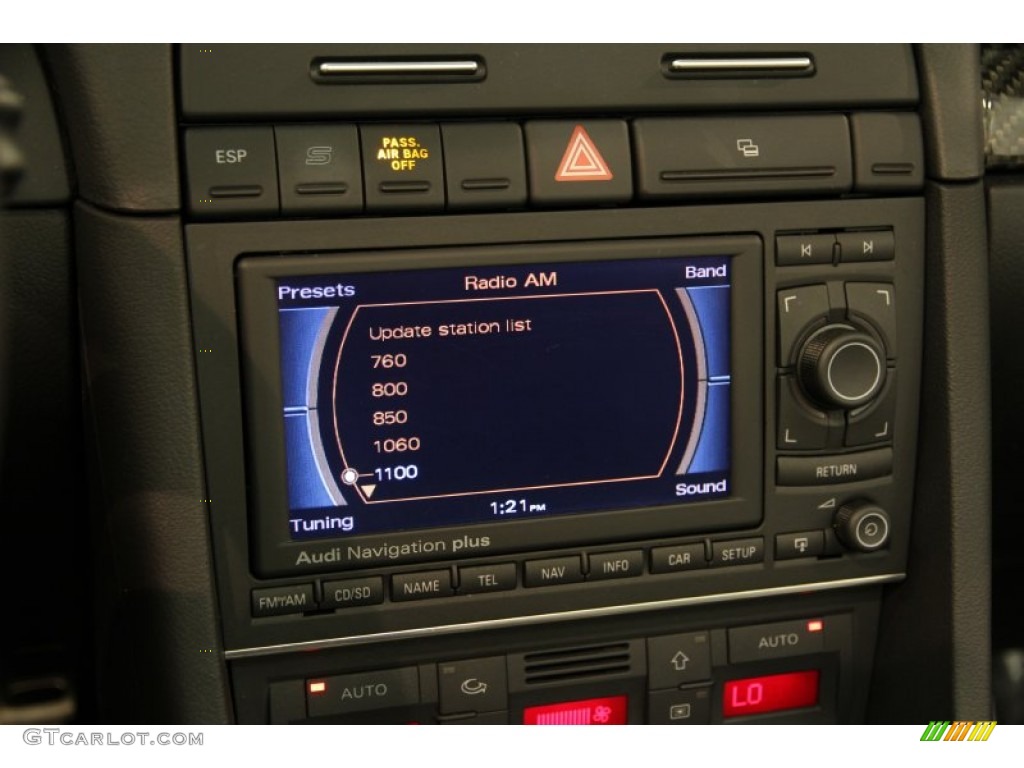 2008 Audi RS4 4.2 quattro Convertible Controls Photo #82730629