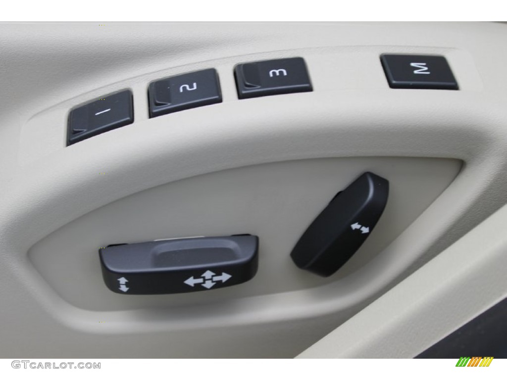 2013 Volvo S60 T5 Controls Photo #82733919