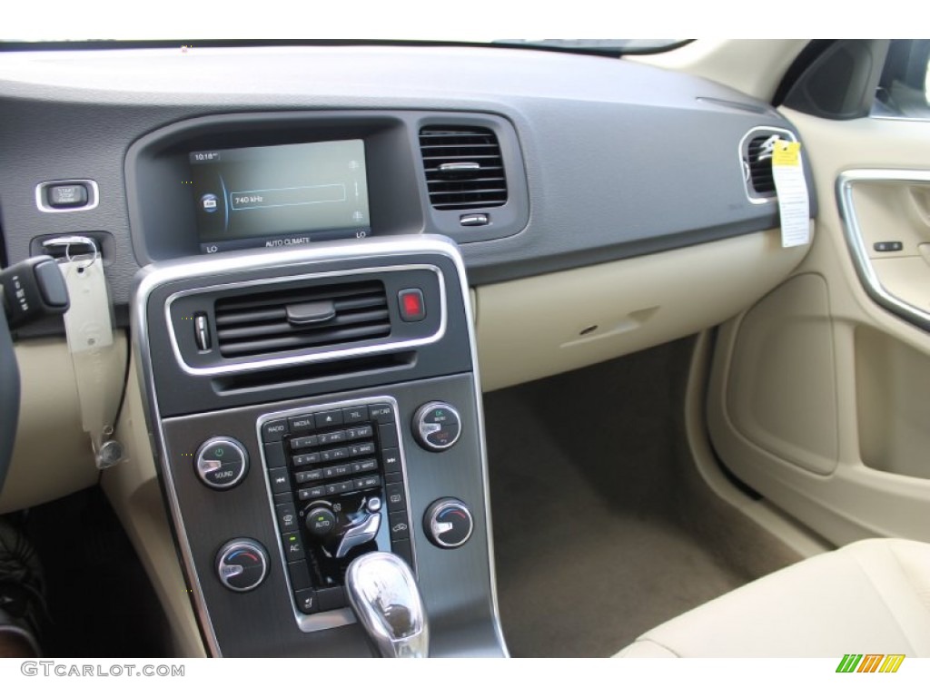 2013 Volvo S60 T5 Controls Photo #82733938