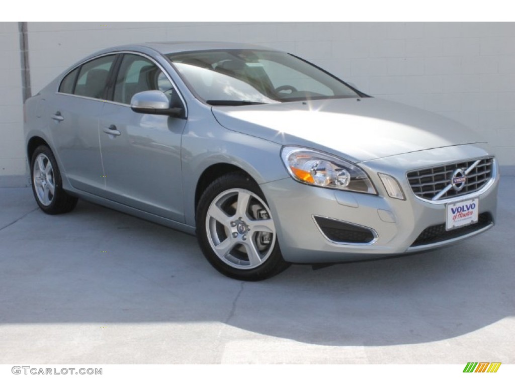 Electric Silver Metallic Volvo S60