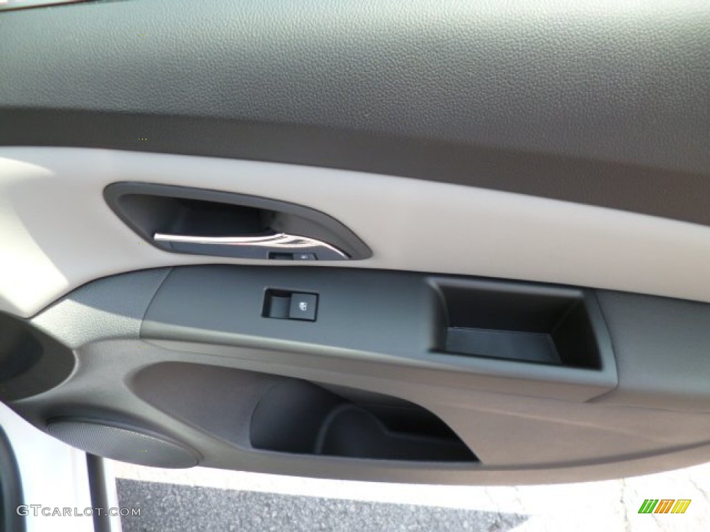 2014 Cruze LS - Summit White / Jet Black/Medium Titanium photo #11