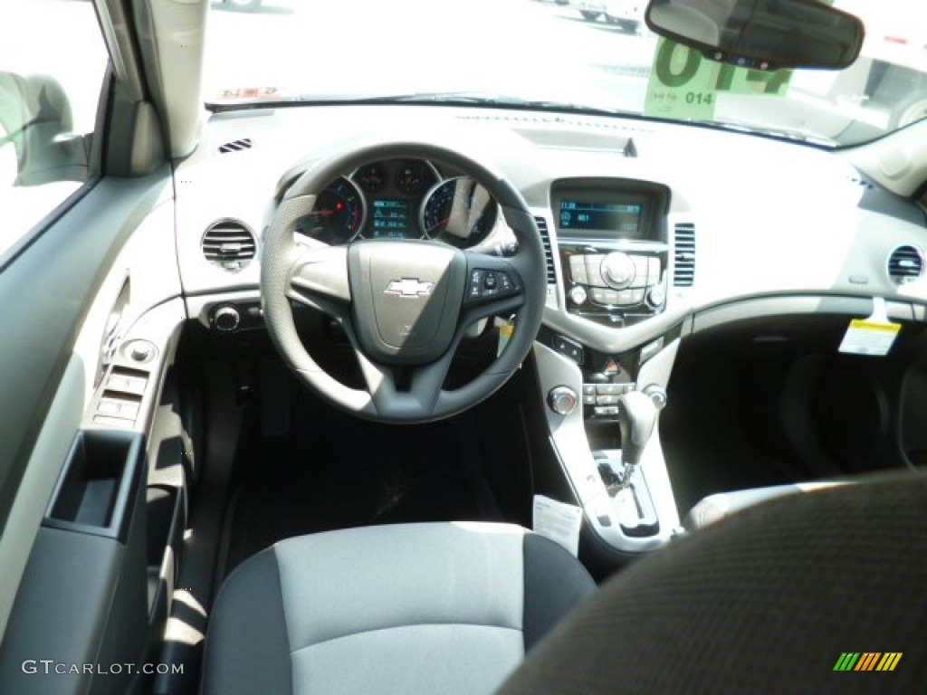 2014 Cruze LS - Summit White / Jet Black/Medium Titanium photo #14