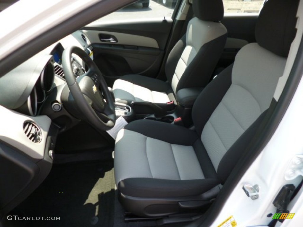 2014 Cruze LS - Summit White / Jet Black/Medium Titanium photo #15