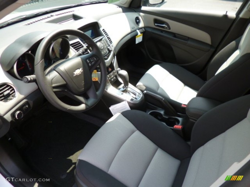 2014 Cruze LS - Summit White / Jet Black/Medium Titanium photo #16