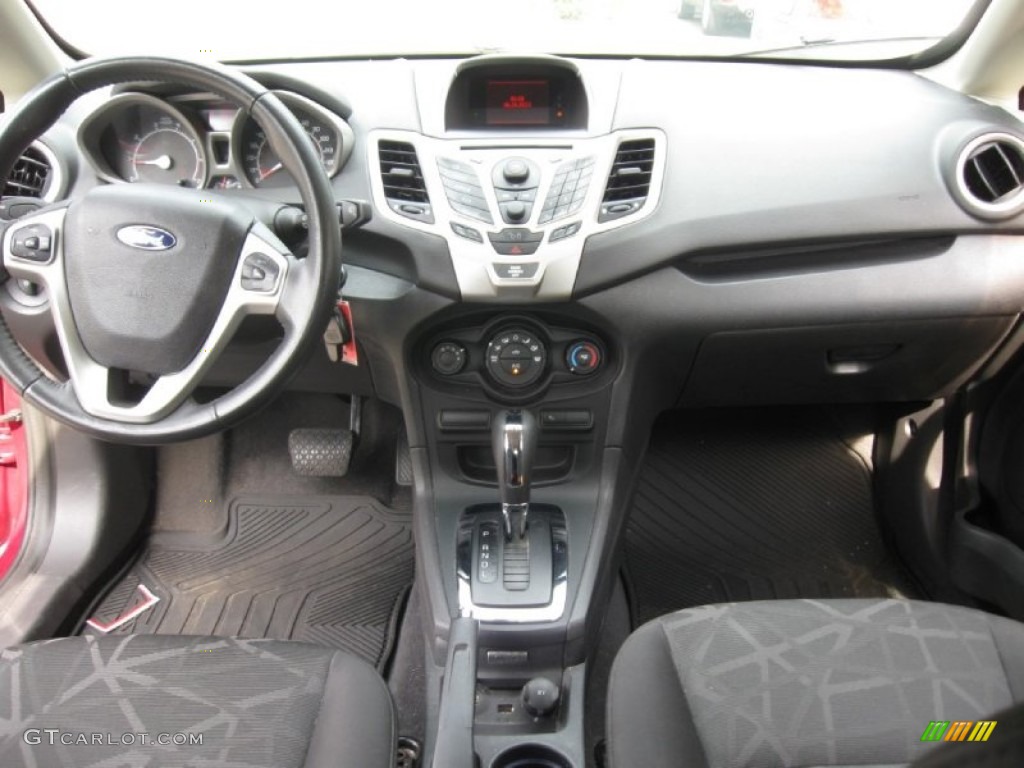 2011 Fiesta SES Hatchback - Bright Magenta Metallic / Charcoal Black/Blue Cloth photo #11
