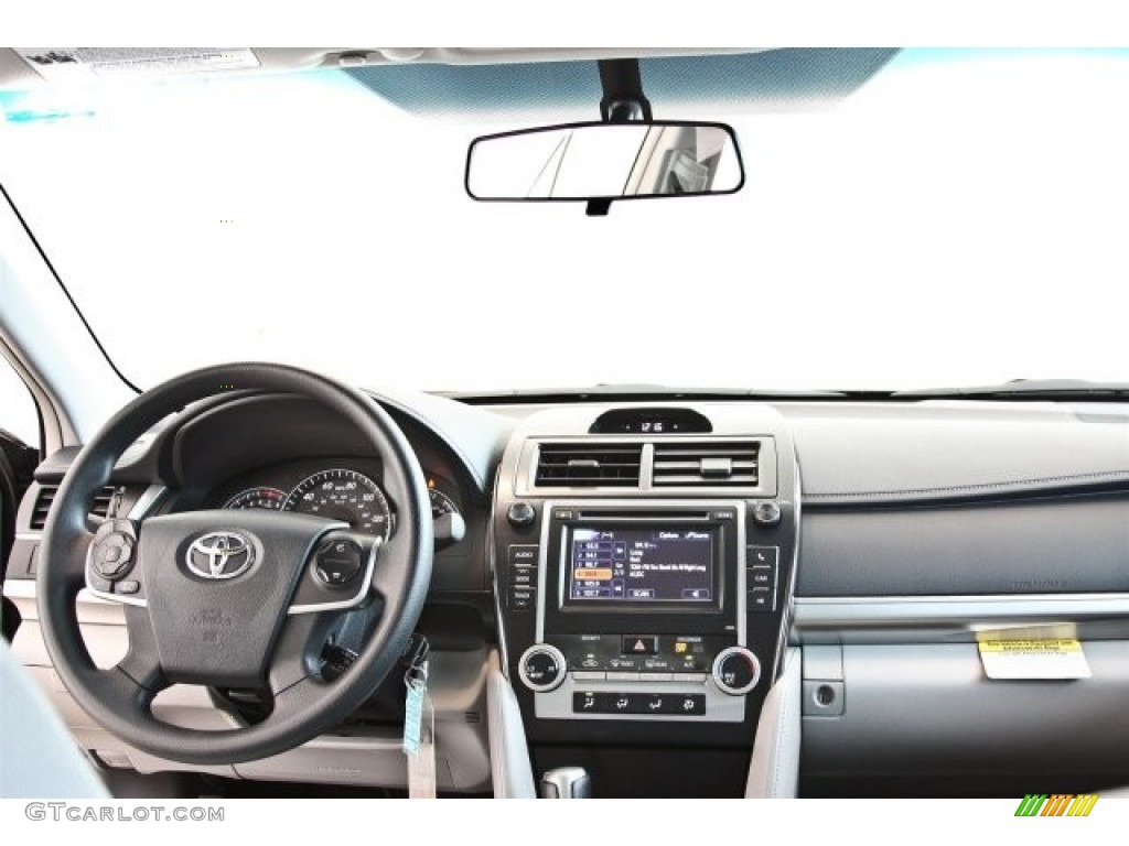 2013 Toyota Camry LE Dashboard Photos