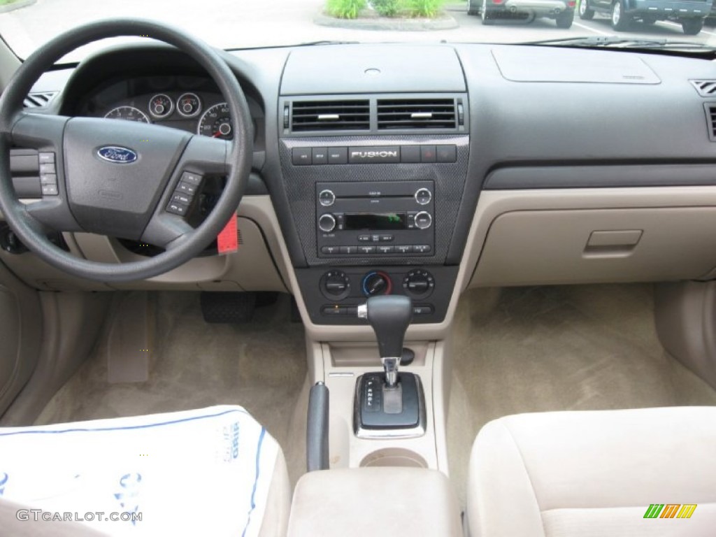 2008 Ford Fusion SE Medium Light Stone Dashboard Photo #82738190