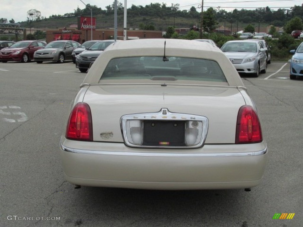 2002 Town Car Cartier - Ivory Parchment Pearl / Light Parchment photo #8