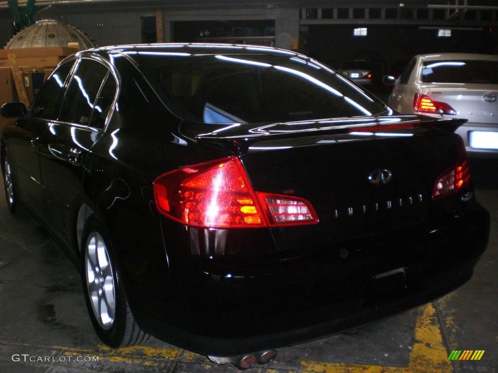 2004 G 35 x Sedan - Black Obsidian / Graphite photo #16