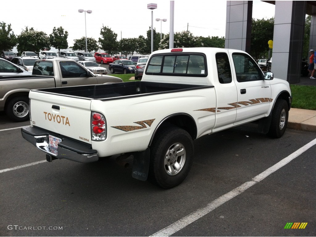 1995 Tacoma V6 Extended Cab 4x4 - White / Oak photo #6