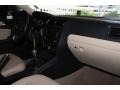 Black - Jetta SE Sedan Photo No. 36